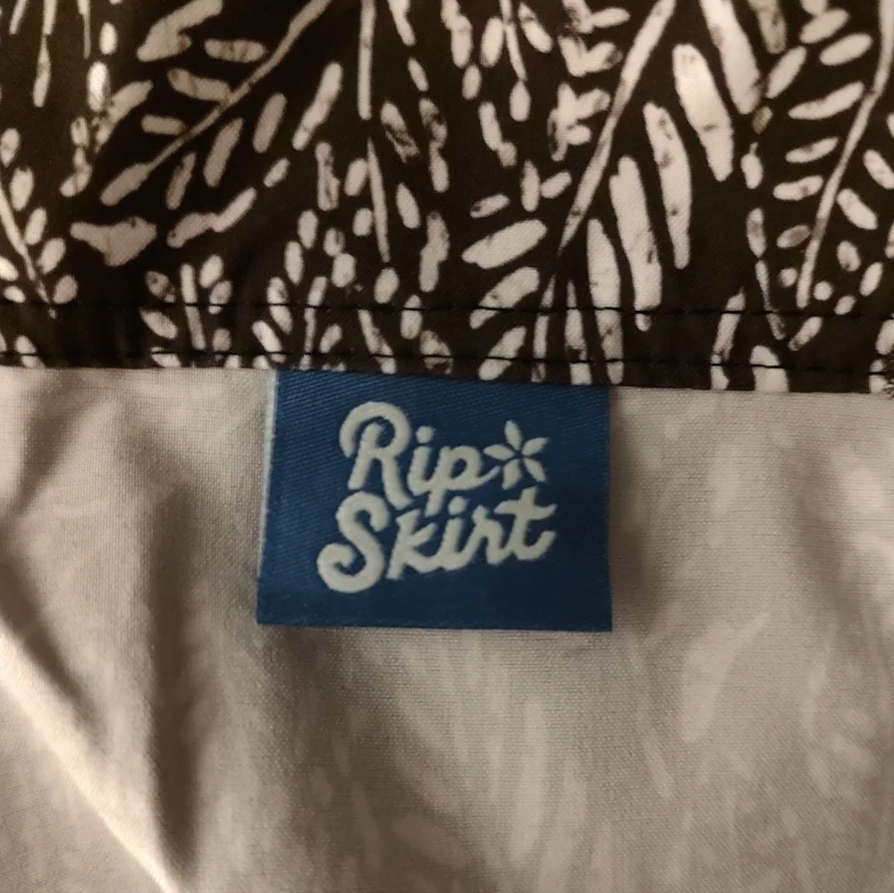 RipSkirt Hawaii Length 2 Wrap Skirt with Pockets Black And White Size XL